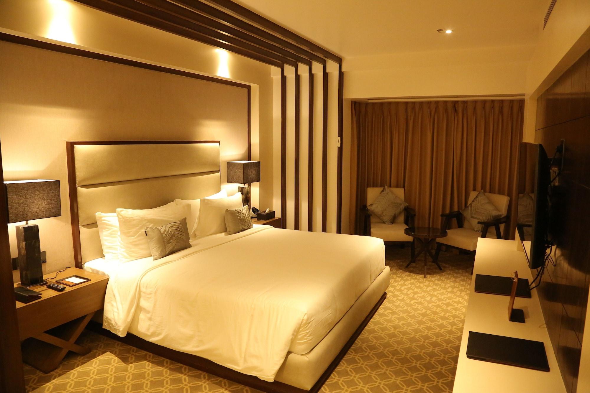 Radisson Lucknow City Center Bagian luar foto