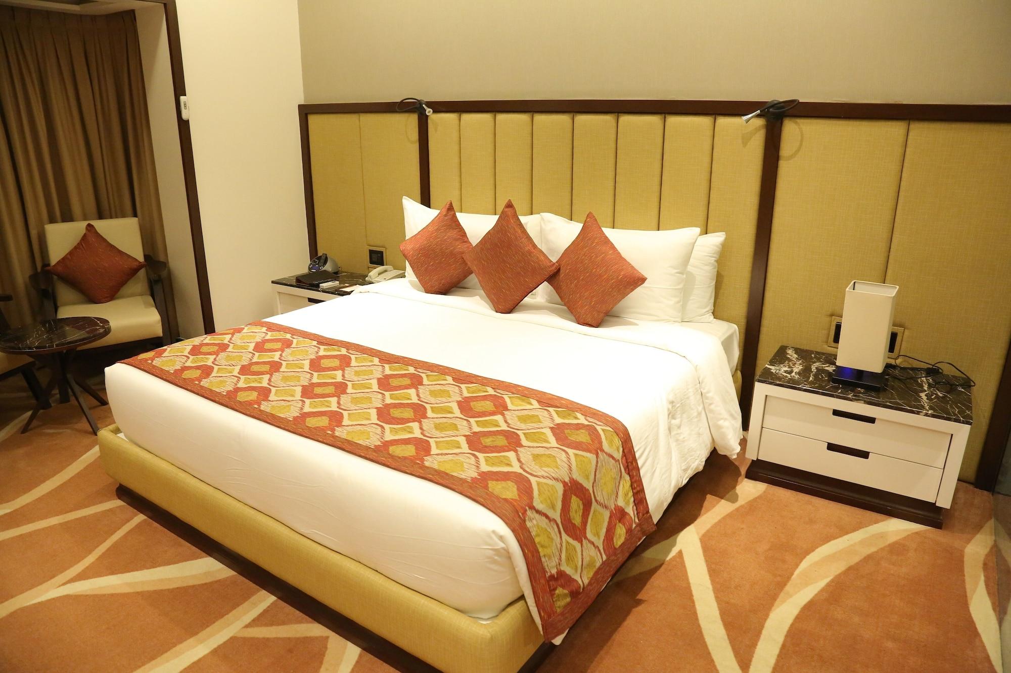 Radisson Lucknow City Center Bagian luar foto