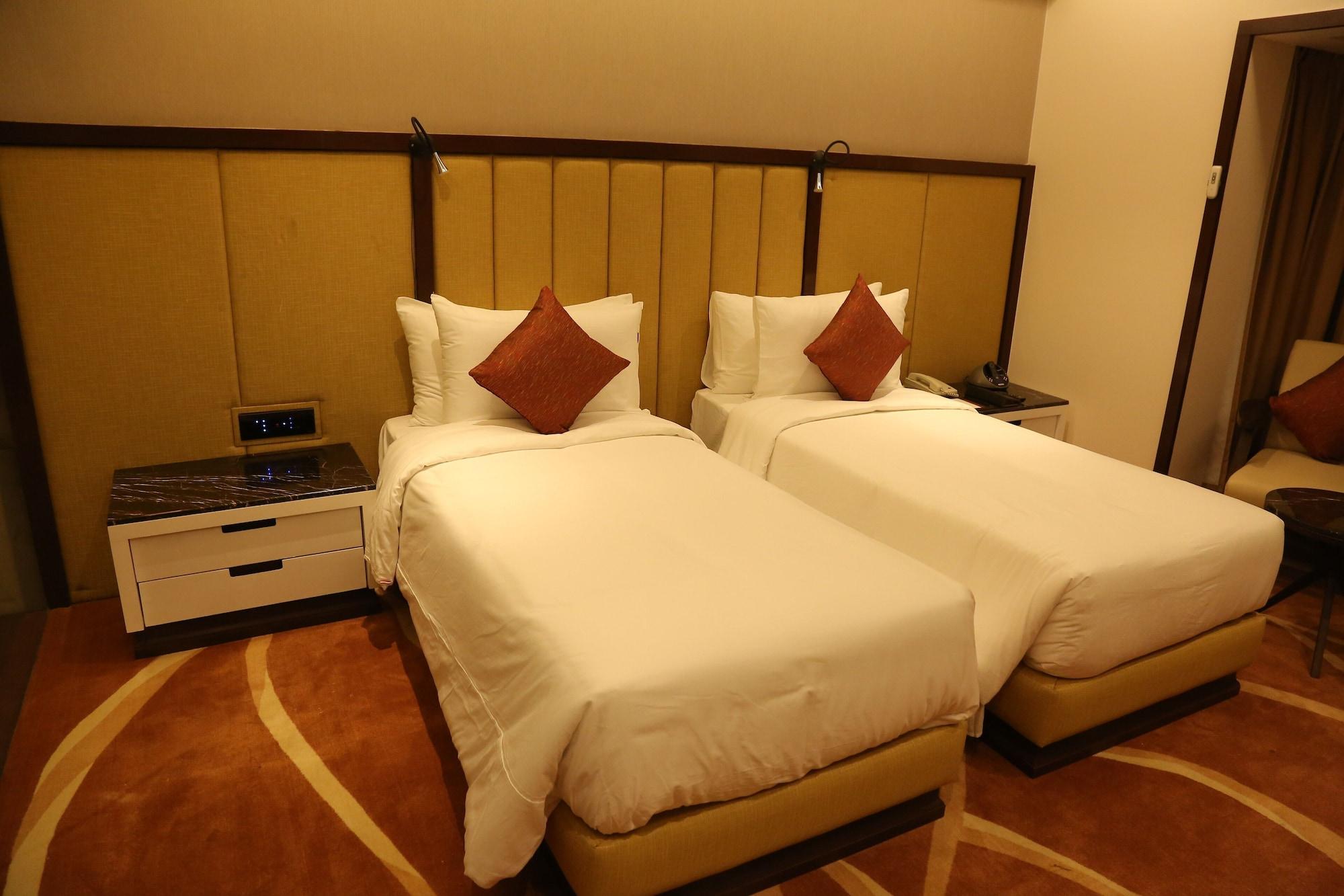 Radisson Lucknow City Center Bagian luar foto