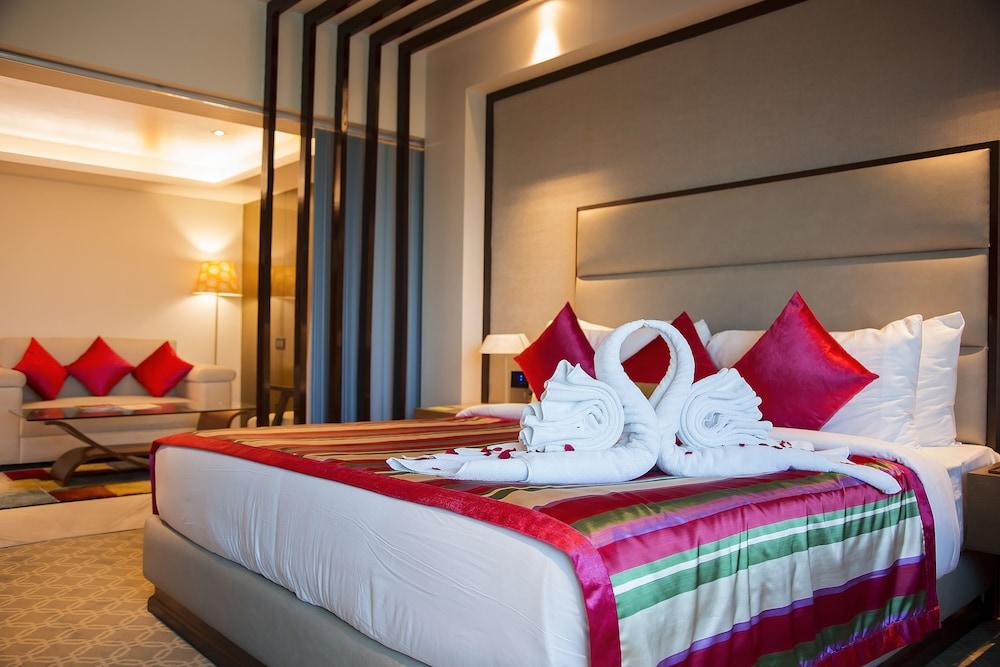 Radisson Lucknow City Center Bagian luar foto