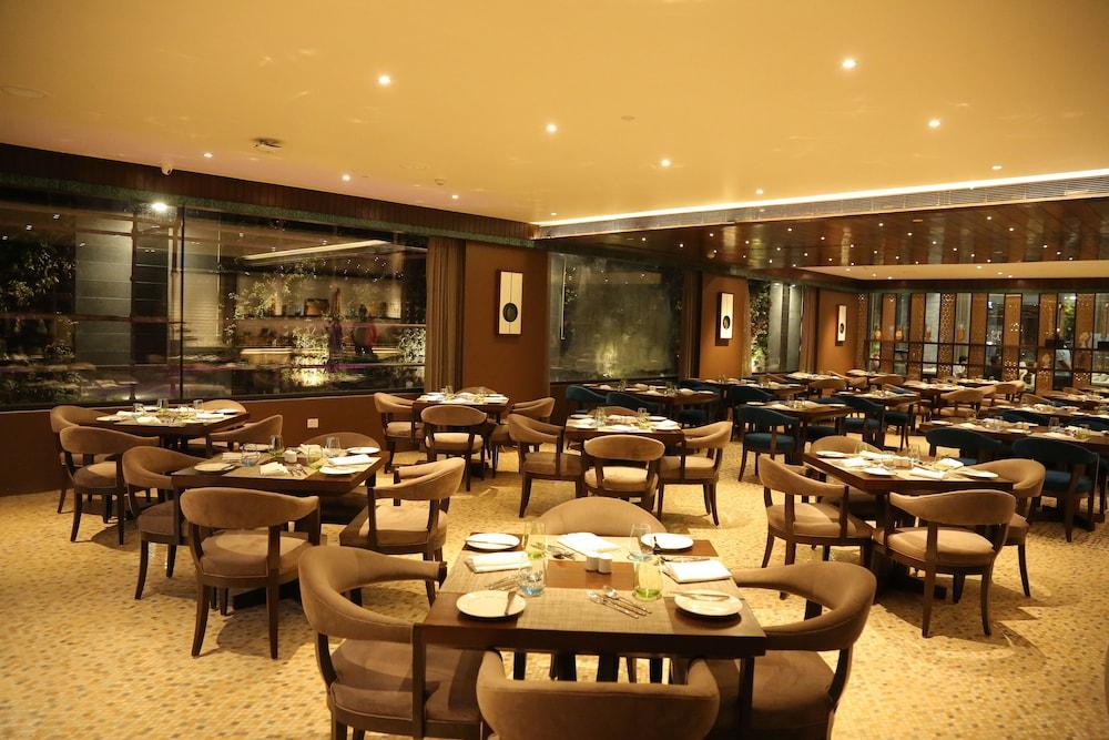 Radisson Lucknow City Center Bagian luar foto
