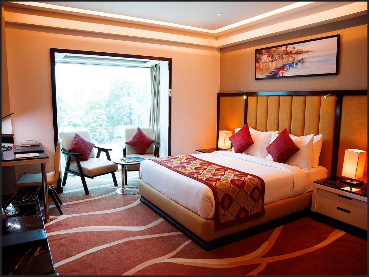 Radisson Lucknow City Center Bagian luar foto